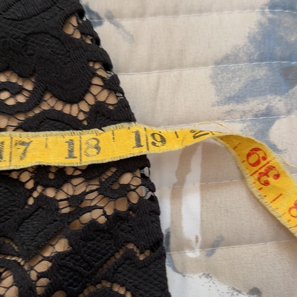 Black lace over beige under dress. Super flattering style - Picture 11 of 11